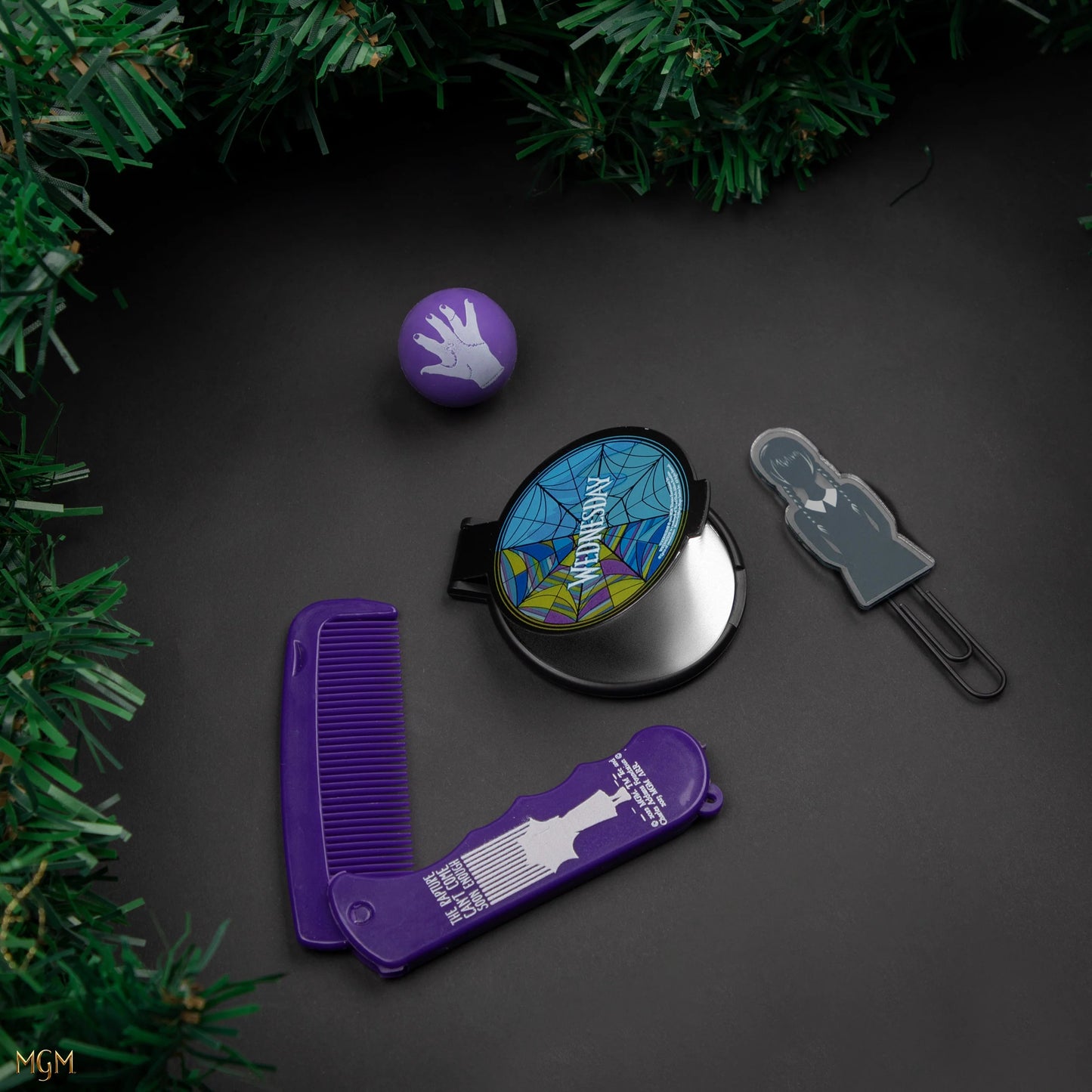 Pachet cadou Wednesday Nevermore (calendar advent si figurina)