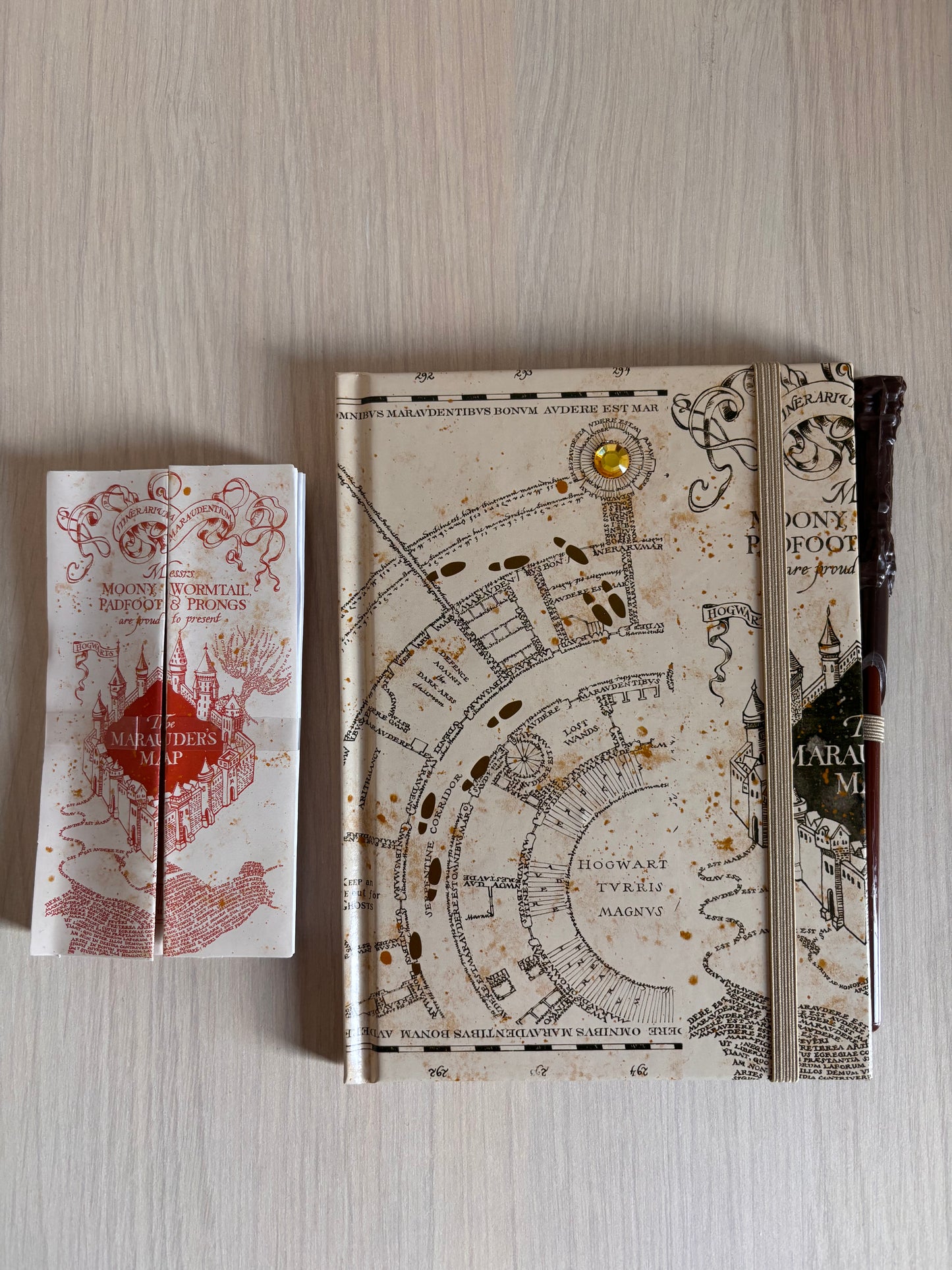 Set birotica Harry Potter Marauder's Map (caiet cu lumini LED, pix si harta)