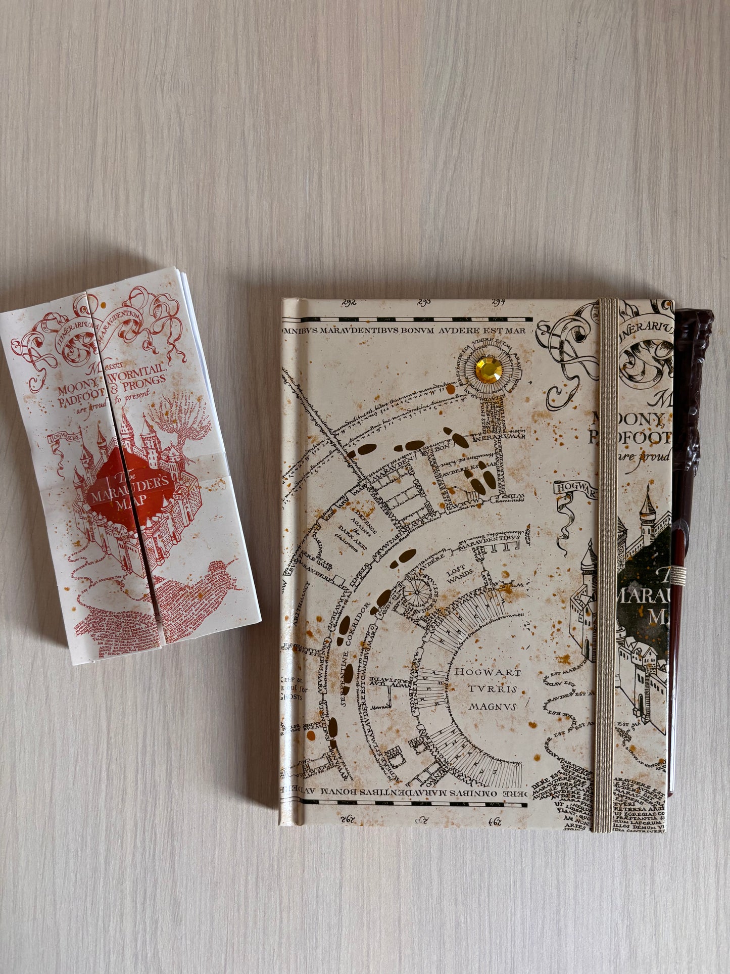 Set birotica Harry Potter Marauder's Map (caiet cu lumini LED, pix si harta)