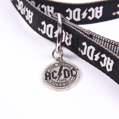 Detaliu cu medalionul rotund al lesei AC/DC