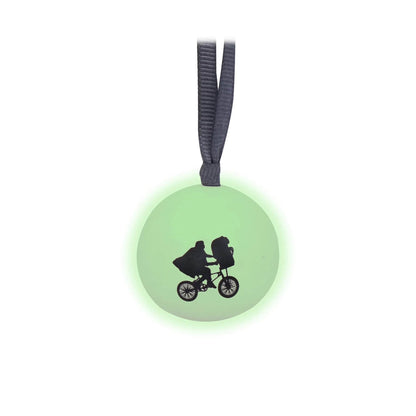 Ornamentul E.T. Glow in the Dark luminând verde
