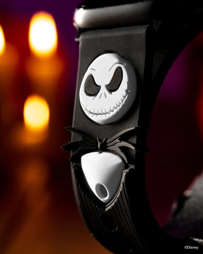 Detaliu cu accesoriile Jack Skellington și Zero de pe curea