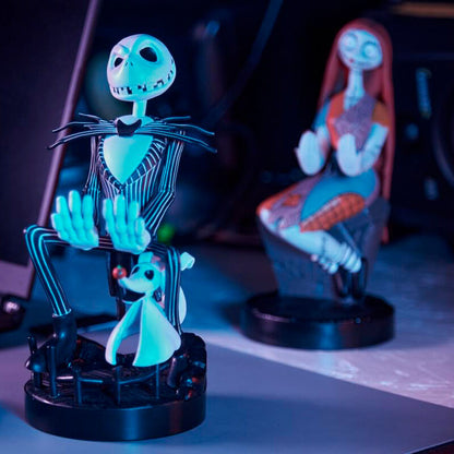 Suportul Jack Skellington iluminat albastru, cu figurina Sally în fundal