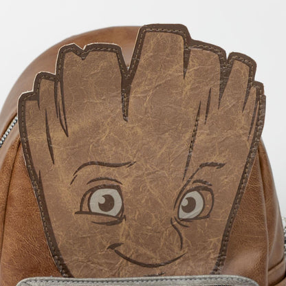 Detaliu frontal cu chipul Groot