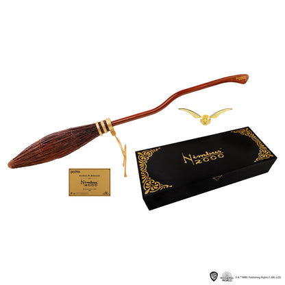 Replica Nimbus 2000 cu suport, certificat și accesoriul Golden Snitch