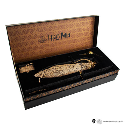 Replica Nimbus 2000 prezentată în cutia de colecție deschisă