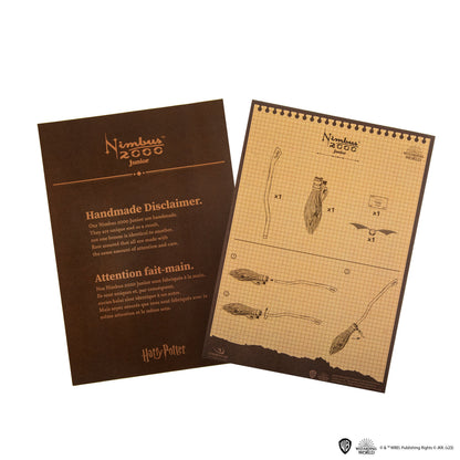 Certificatul și instrucțiunile incluse cu replica Nimbus 2000